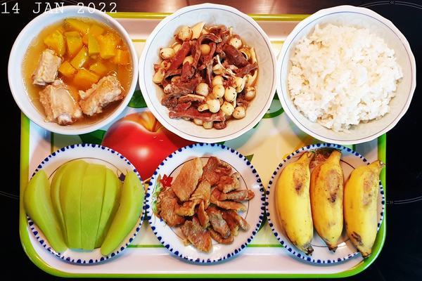 Nịnh vợ đẻ 3 đứa, anh chồng nấu cơm chăm vợ ở cữ khiến chị em thán phục