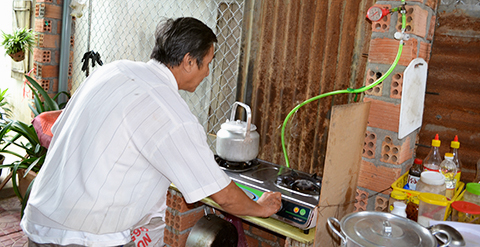Tiền Hải: Người dân xây bể biogas tận dụng khí để đun nấu góp phần tiết kiệm tiền điện