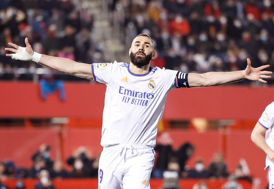 Benzema phá kỷ lục, Real Madrid độc cô cầu bại