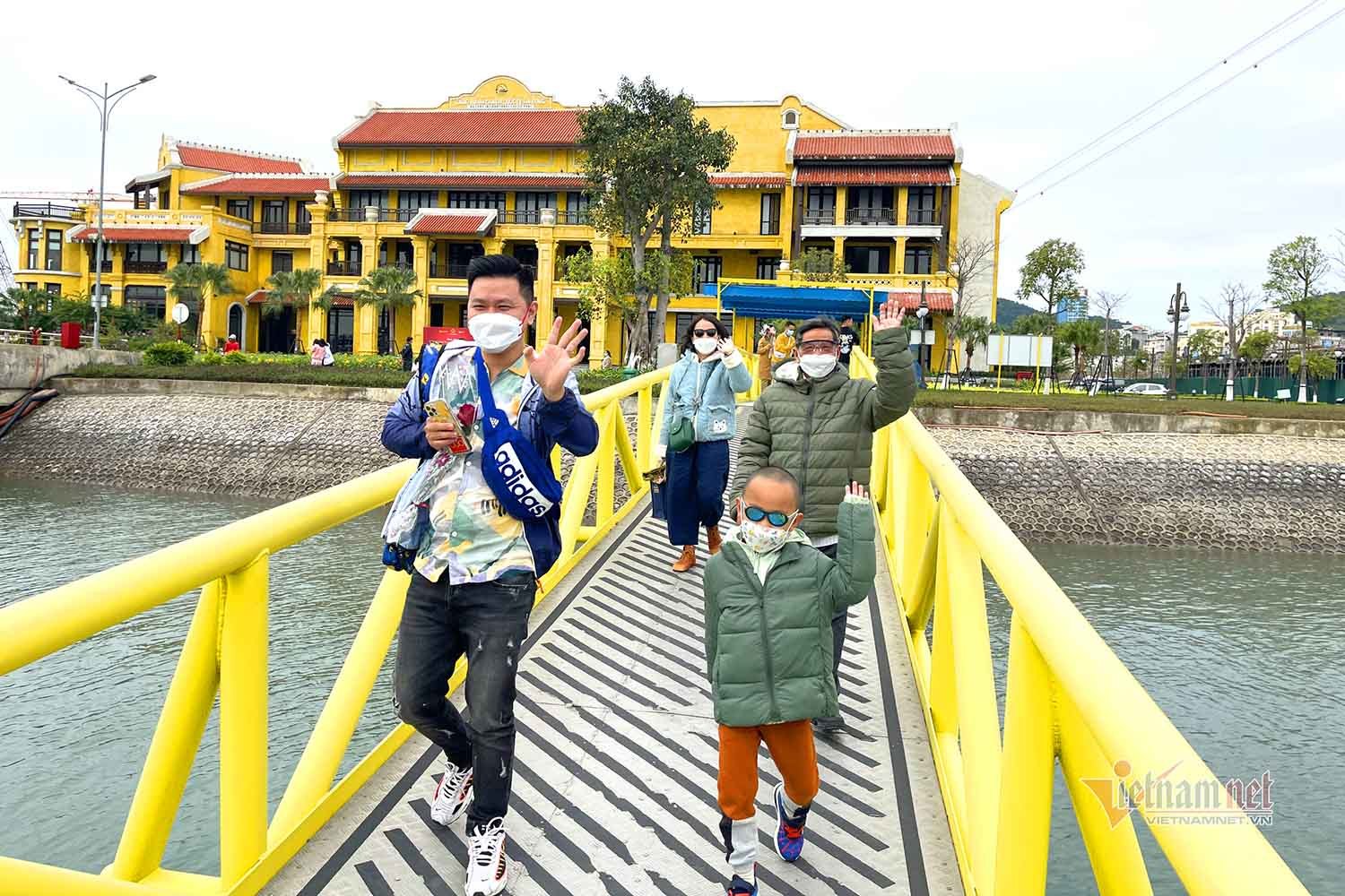 Du khách đến Quảng Ninh không cần trình hộ chiếu vắc xin