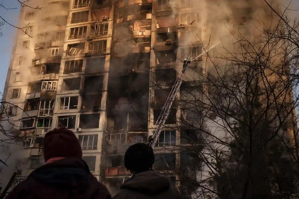 Huge explosion ‘shakes’ Kiev, Zelensky wants to extend martial law