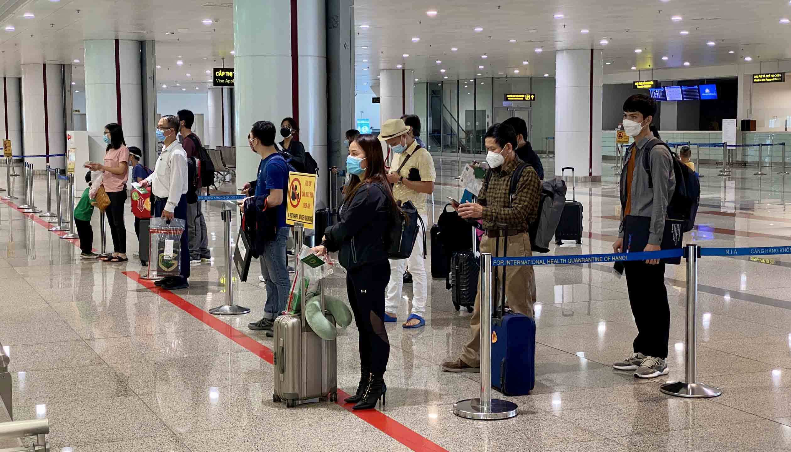 Sân bay Nội Bài đón chuyến bay chở khách du lịch đầu tiên sau 2 năm