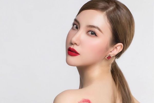 Hạnh Sino biến hoá phong cách đa dạng, mix đồ sexy