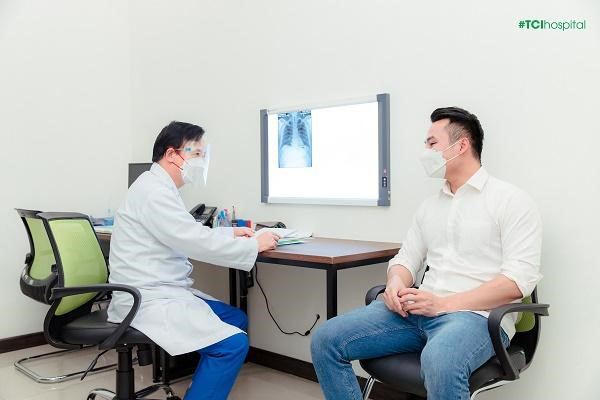 Hậu Covid-19: Tổn thương phổi khó lường phát hiện qua thăm khám