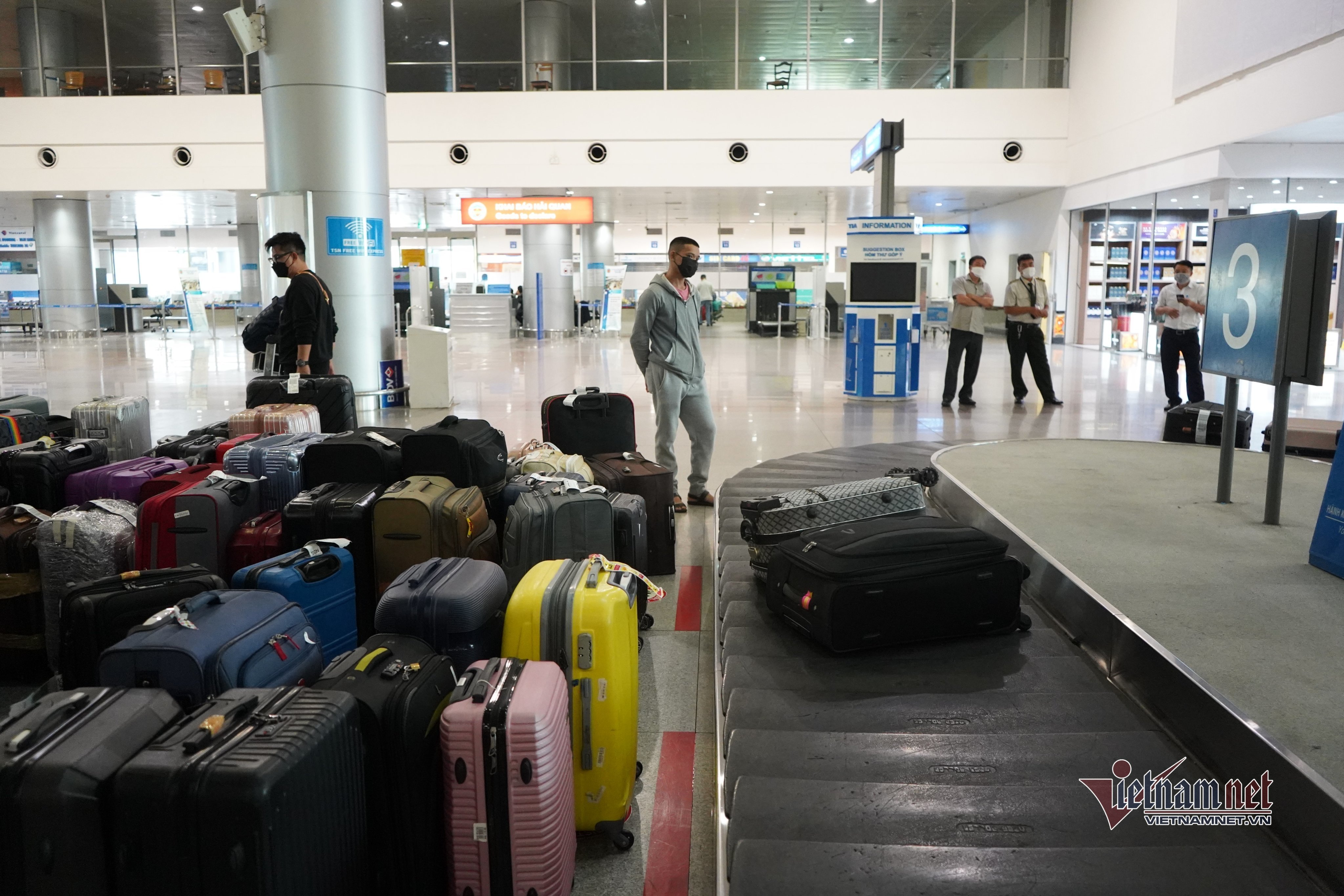 People entering Tan Son Nhat airport must be negative for SARS-CoV-2