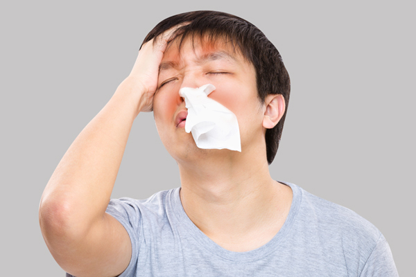 Cách giảm nghẹt mũi, đau đầu cho bệnh nhân viêm mũi xoang hậu Covid