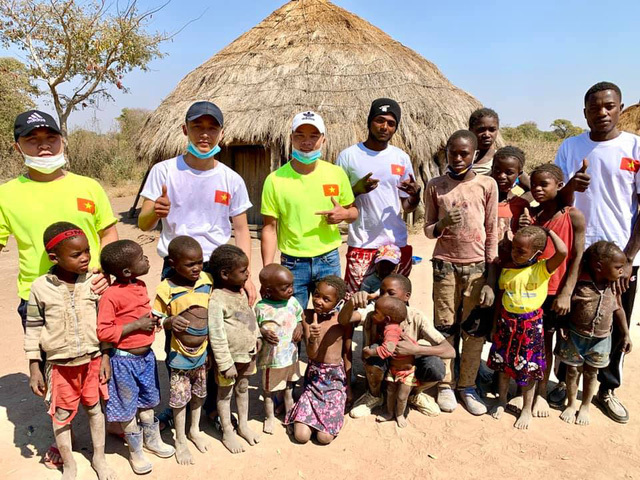 Vlogger xứ Nghệ ở châu Phi được chào đón như ngôi sao ở quê nhà - Trùm Tin Tức