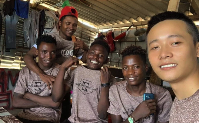 Vlogger xứ Nghệ ở châu Phi được chào đón như ngôi sao ở quê nhà