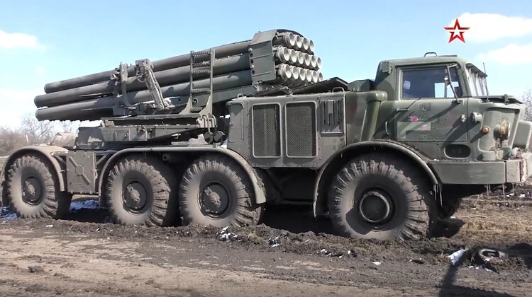 Image of Russian soldiers transferring American missiles, increasing Ukraine to the separatist region
