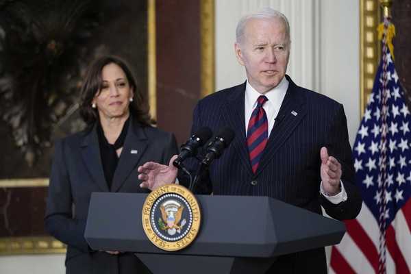 Ông Biden gọi nhầm Phó Tổng thống Harris là 'Đệ nhất phu nhân'