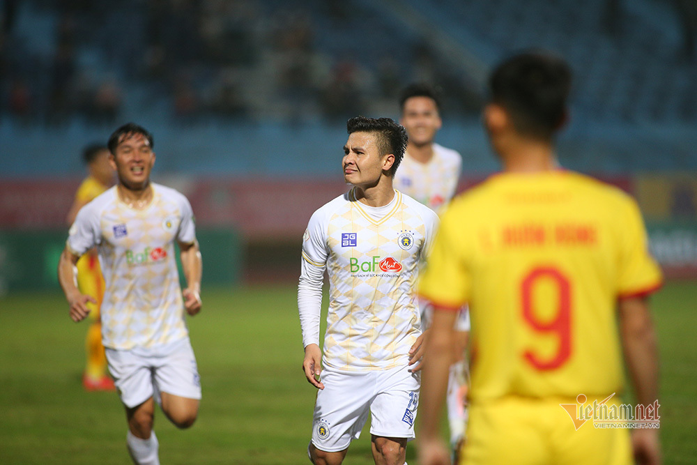 Quang Hải ăn mừng đầy cảm xúc trước ngày chia tay Hà Nội