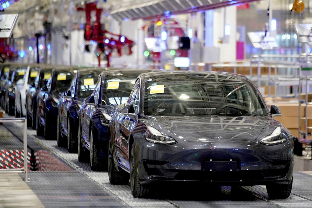 Xe điện Tesla tăng giá liên tiếp chỉ trong 1 tháng