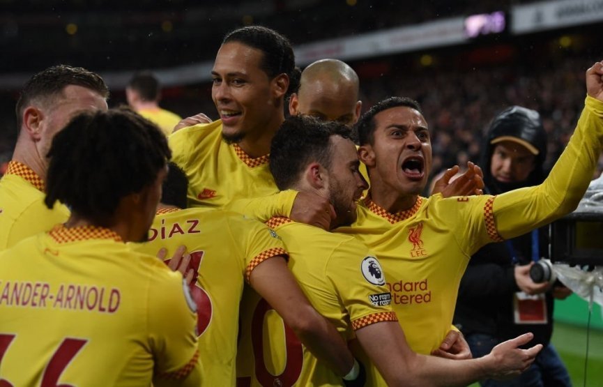 Liverpool kém Man City 1 điểm, Klopp tuyên chiến Premier League