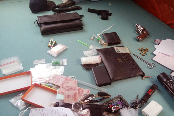 A group of young people ‘high’ with drugs, shooting guns in a hotel in Da Lat