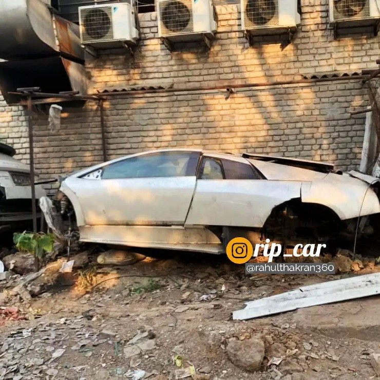 Pity the abandoned male superstar's Lamborghini supercar