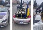 Người Ukraine độ BMW mui trần gắn súng máy tặng cảnh sát