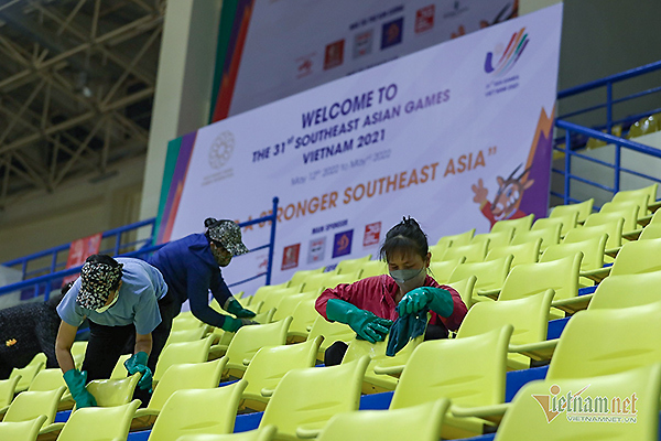Hối hả sửa chữa, trang trí nhà thi đấu phục vụ SEA Games 31