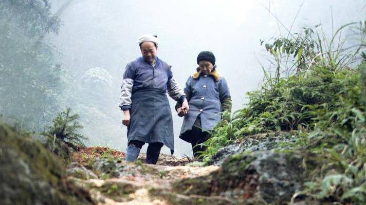 The man who led the widow to the mountain to hide for 50 years, chiseled 6208 steps by hand