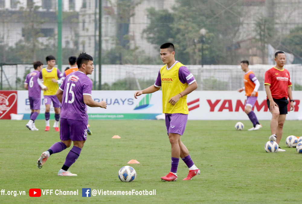 Vietnam team competes against U23 Vietnamese juniors