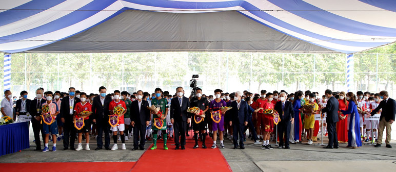 Vietnam and Japan U-13 youth soccer tournament kicks off