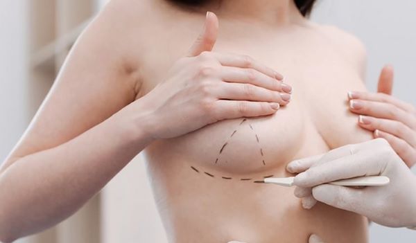 A woman died while having breast augmentation at Ho Chi Minh City Hospital
