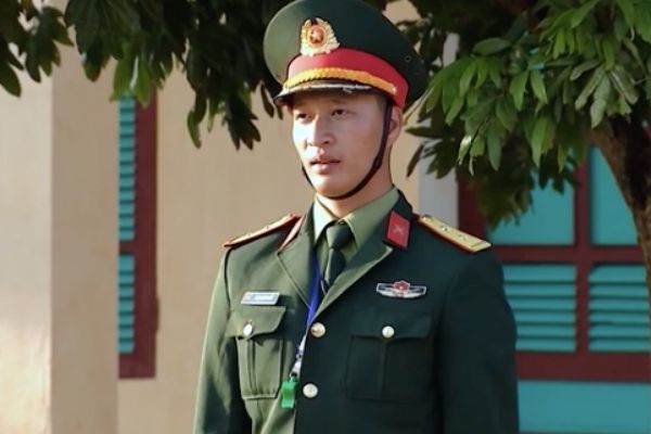 Hòa Minzy 2 lần bị chỉ huy mắng vì thiếu ý thức trong quân ngũ