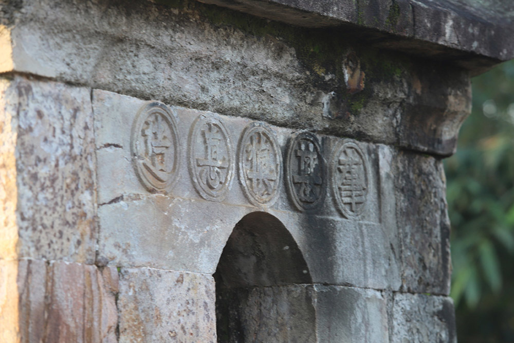 Ngắm tháp đá hơn 500 tuổi ở Hà Tĩnh