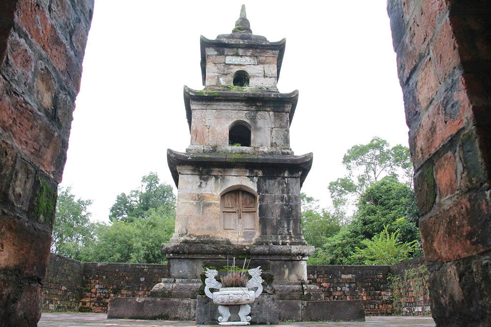 Ngắm tháp đá hơn 500 tuổi ở Hà Tĩnh