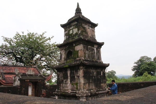 500-year-old stone tower in central Vietnam dedicated to mandarin