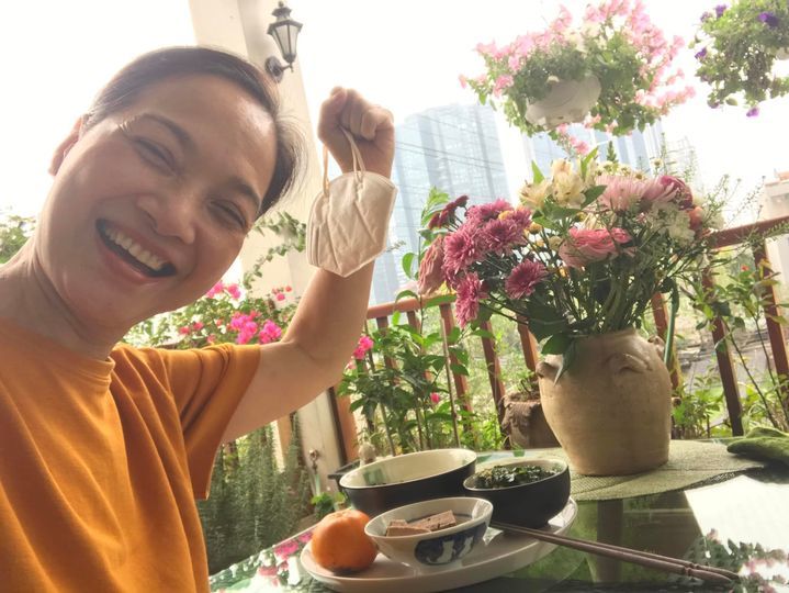NSND Lê Khanh chăm cả nhà bị F0