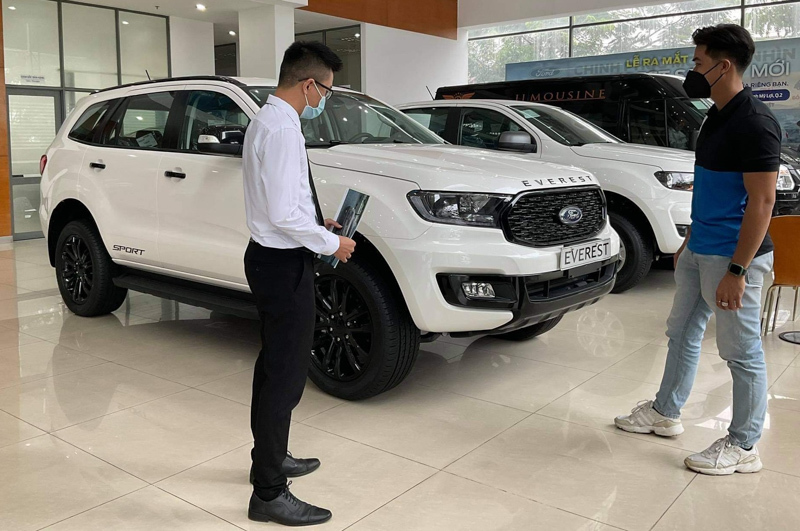 Khủng hoảng thiếu linh kiện, khách Việt mòn mỏi chờ giao xe