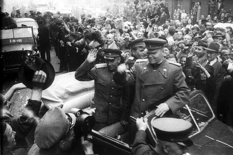 Chân dung vị tướng Liên Xô giống nguyên soái tài năng Zhukov