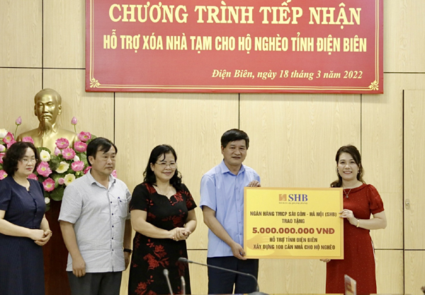 Bau Hien donated 20 billion VND to support the removal of temporary houses for poor households in Dien Bien