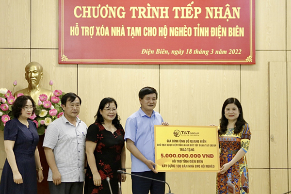 Bau Hien donated 20 billion VND to support the removal of temporary houses for poor households in Dien Bien