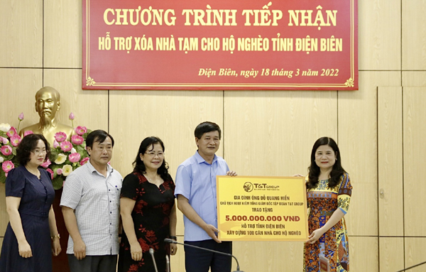 Bau Hien donated 20 billion VND to support the removal of temporary houses for poor households in Dien Bien