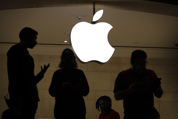 Gian lận 10 triệu USD của Apple, cựu nhân viên bị truy tố