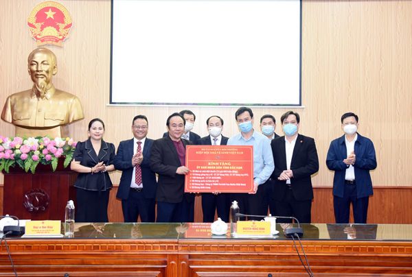 Hiệp hội Nhà vệ sinh Việt Nam tài trợ hàng tỷ đồng tại các tỉnh phía Bắc