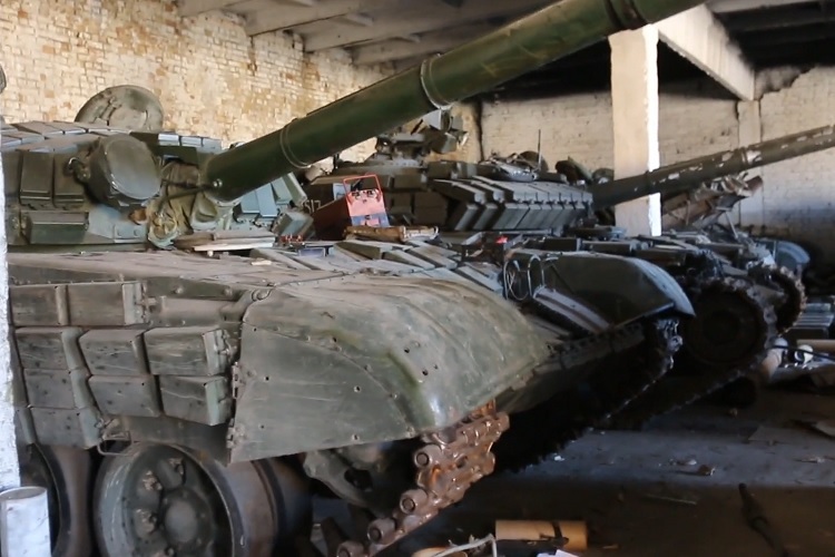 Video Nga thu giữ nhiều xe tăng, đạn dược của Ukraine