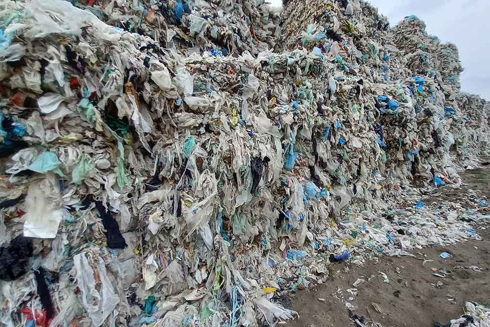 Tổng cục Môi trường vào cuộc vụ núi rác trong khu nhà giàu ở Hải Dương