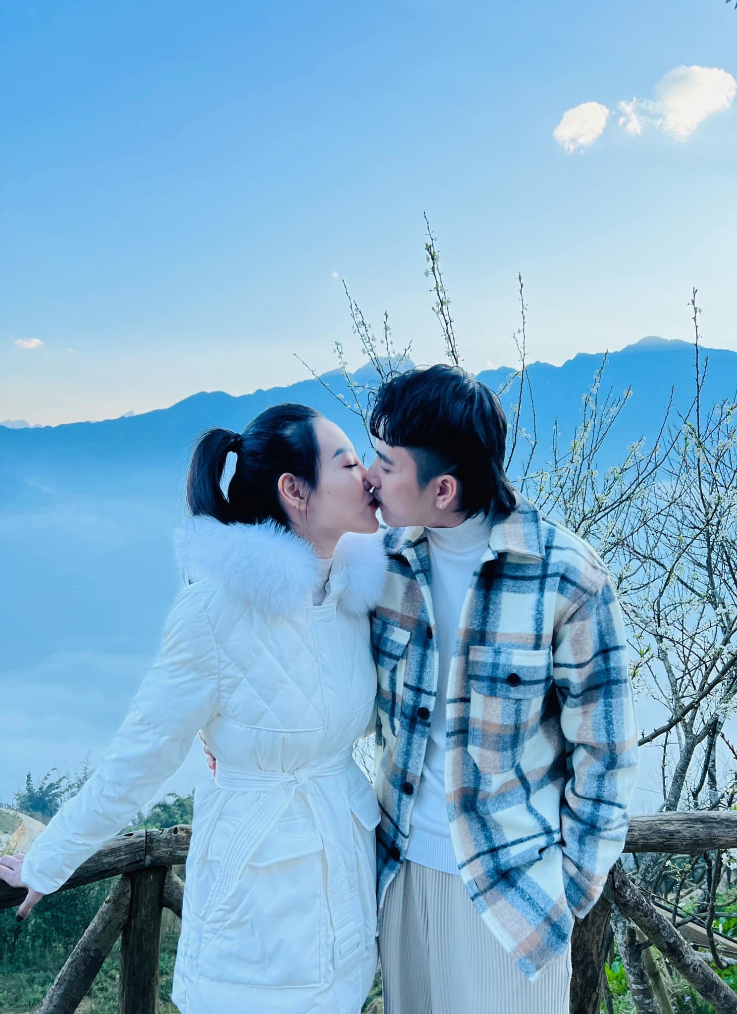 Manh Quan 'The way to the flower land': My wife criticized me for playing a hot scene that 'didn't come'