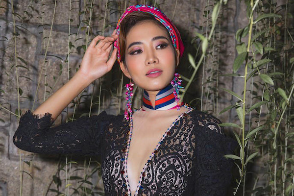 'Hoa hậu biển' Hoàng Ngân đẹp lạ với áo dài của NTK Đinh Văn Thơ