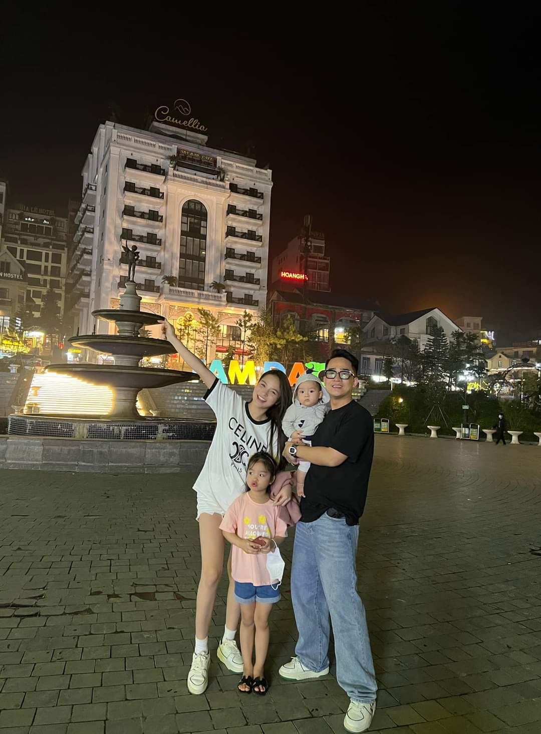 BTV Minh Trang thời sự khoe người đàn ông để 'nương tựa'