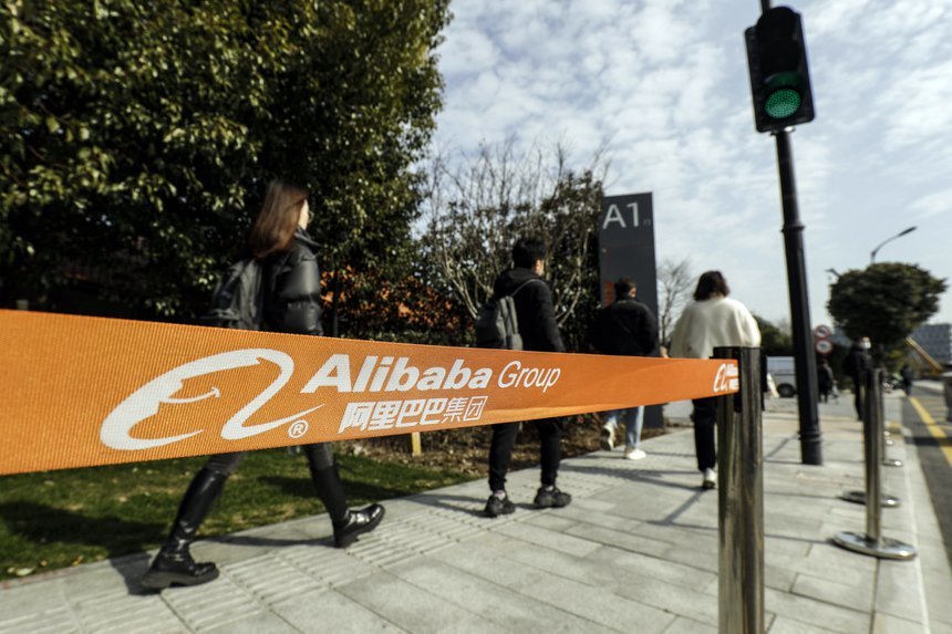 Nhân viên Alibaba, Tencent chuẩn bị cho tình huống xấu nhất