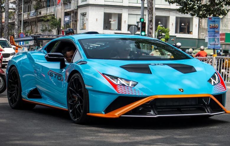 Cận cảnh Lamborghini Huracan STO đầu tiên tại Việt Nam