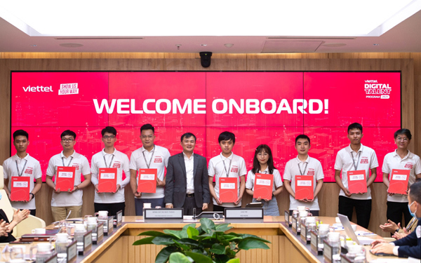 Viettel recruits 135 trainees for digital transformation projects