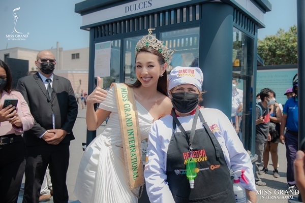 Hoa hậu Thuỳ Tiên diện mốt cắt xẻ táo bạo ở Peru