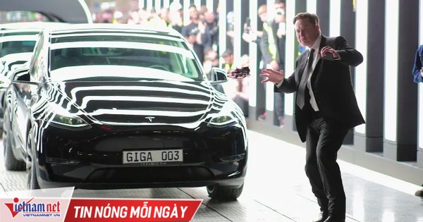 Billionaire Elon Musk jumps at the .5 billion Tesla car factory