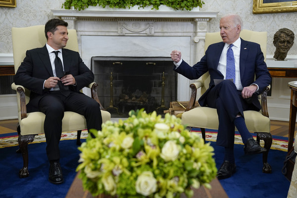 The President of Ukraine suddenly asked Mr. Biden, the Russian billionaire to receive good news