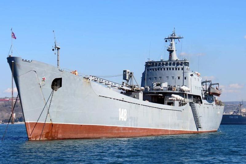 Huge fire in the southeastern seaport of Ukraine, Kiev announced the destruction of a Russian ship