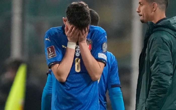 Italy tiếp tục lỡ World Cup, Jorginho bật khóc vì đá hỏng 11m